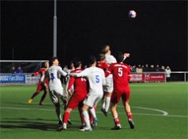 Turbine (rot) trennt sich 0:0 vom FSV Bennstedt