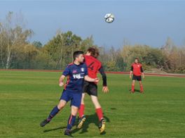 Martin Meyer im Kopfballduell beim Stern II
