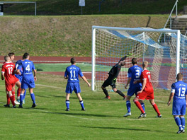 Janos Körtge lässt den Ball zum 1:0 für Turbine gegen Sangerhausen im Netz zappeln (Foto: B.Mandel)