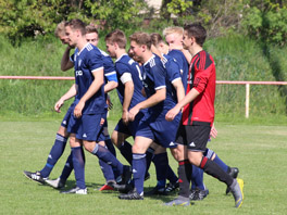 Turbine jubelt nach dem 2:1-Treffer durch Eric Gröger