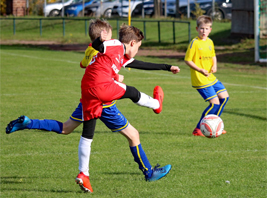 Unsere E1-Junioren ziehen auf das Post-Tor ab, verlieren aber am Ende