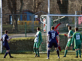 Eric Fischer (links) köpft zum 2:0 für Turbine ein (Foto: B.Mandel)