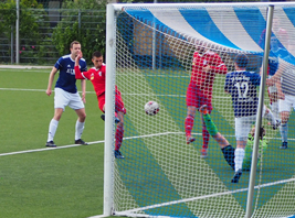 Tommy Pohle schießt zum 2:1 für Turbine ein
