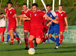Mustapha Amari (hier im Spiel in Leuna) führt mit Hattrick Turbine zum Sieg (Foto: TSV Leuna/ fupa.net)