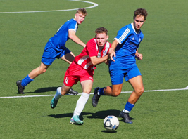 Vincent Anschütz im Laufduell für unsere U19 gegen den VfB Sangerhausen