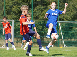 Frederike Martens im Zweikampf für unsere D1-Junioren in Eilenburg (Foto: FC Eilenburg)