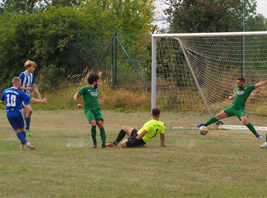 Lorenz Heldt scheitert an Othman, der auf der Linie klärt